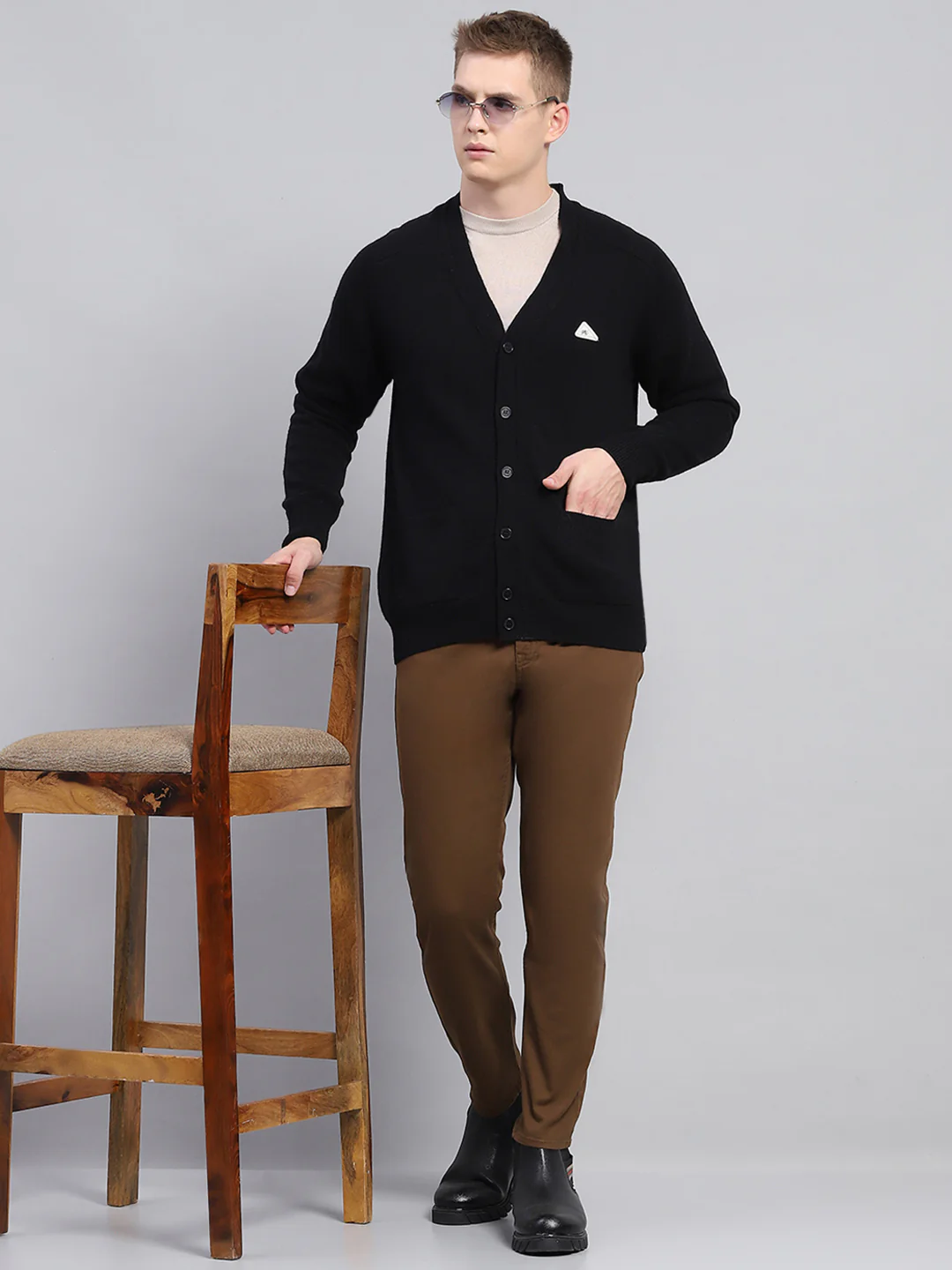 Men Black Solid V Neck Full Sleeve Cardigan - Image 2