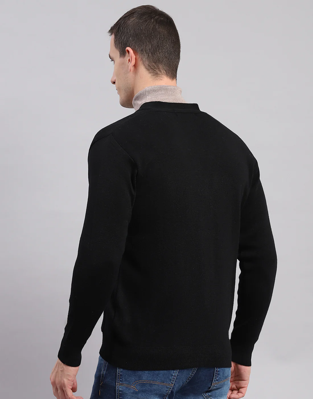 Men Black Solid V Neck Full Sleeve Cardigan - Image 4