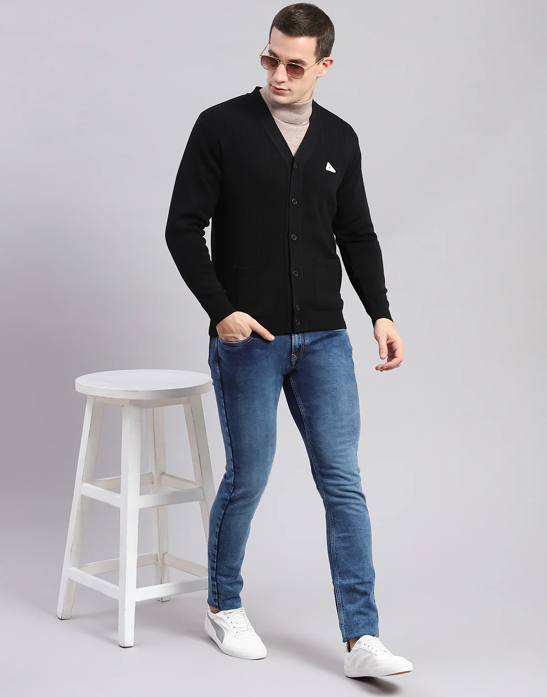 Men Black Solid V Neck Full Sleeve Cardigan - Image 5