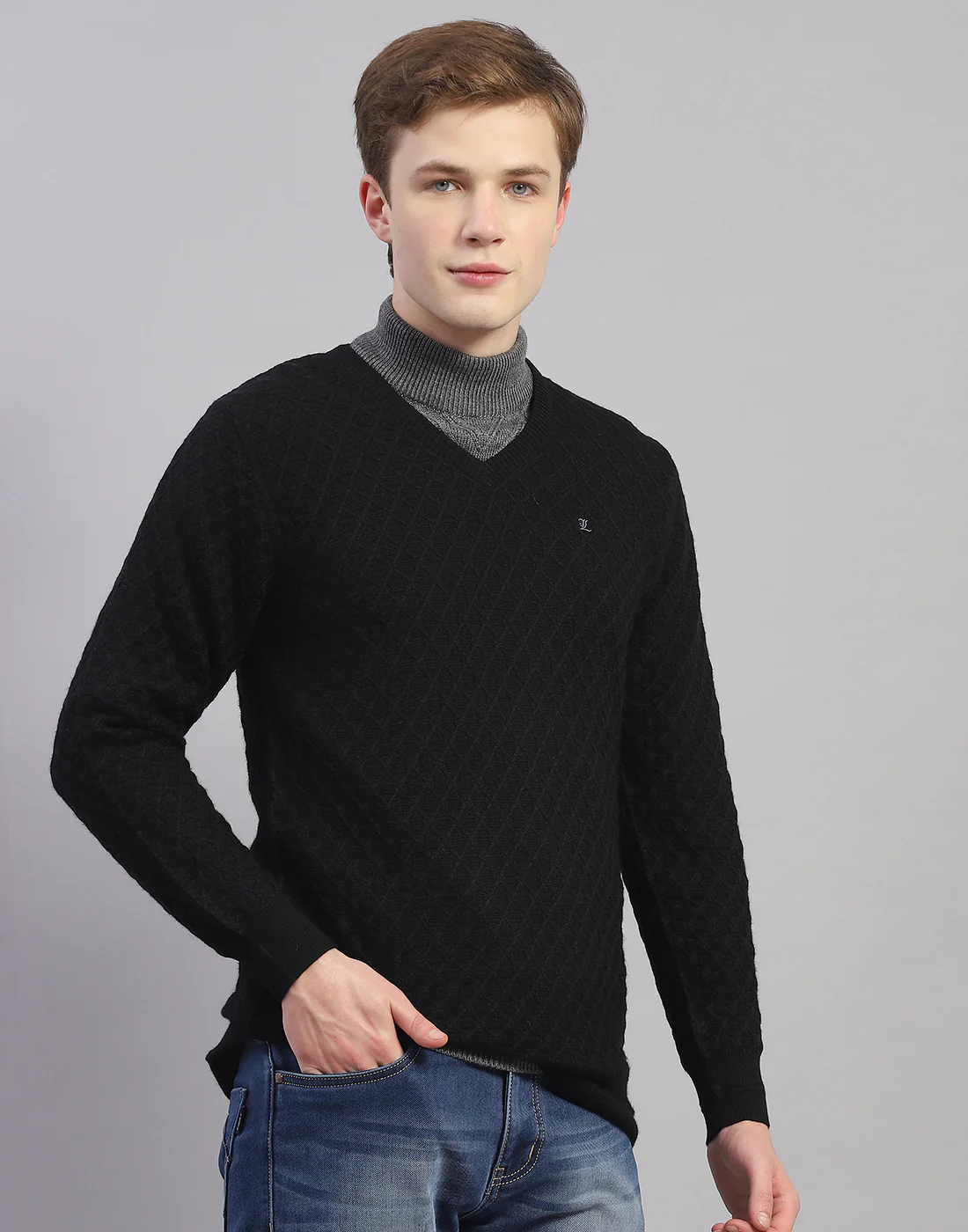 Men Black Solid V Neck Full Sleeve Pullover - Image 4