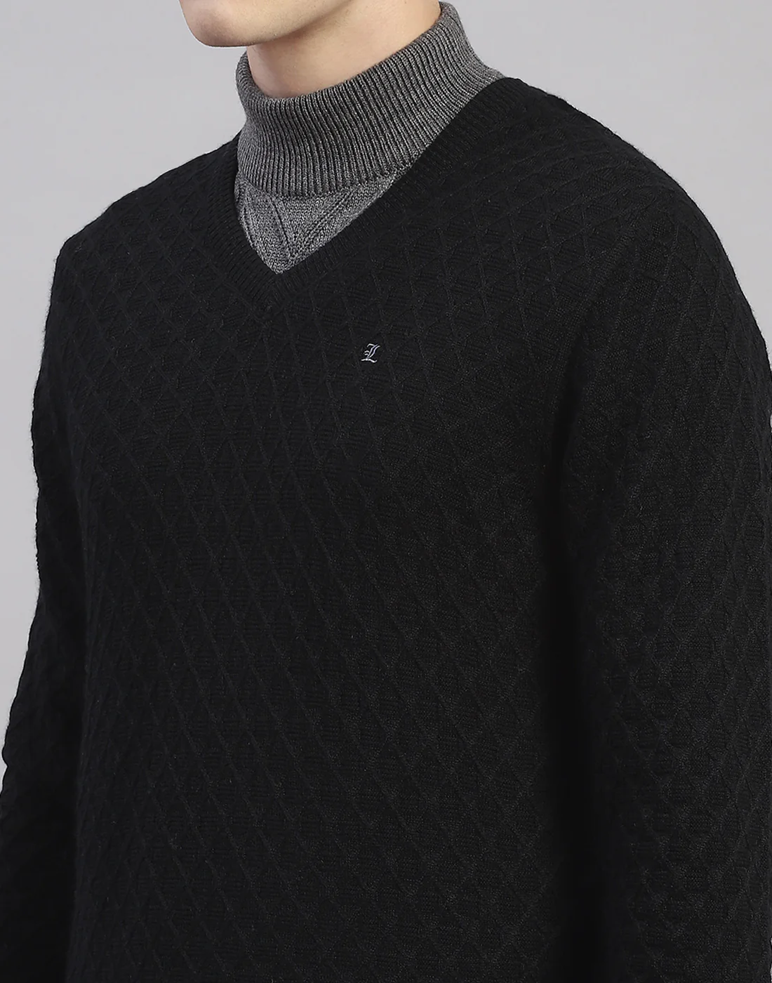 Men Black Solid V Neck Full Sleeve Pullover - Image 7