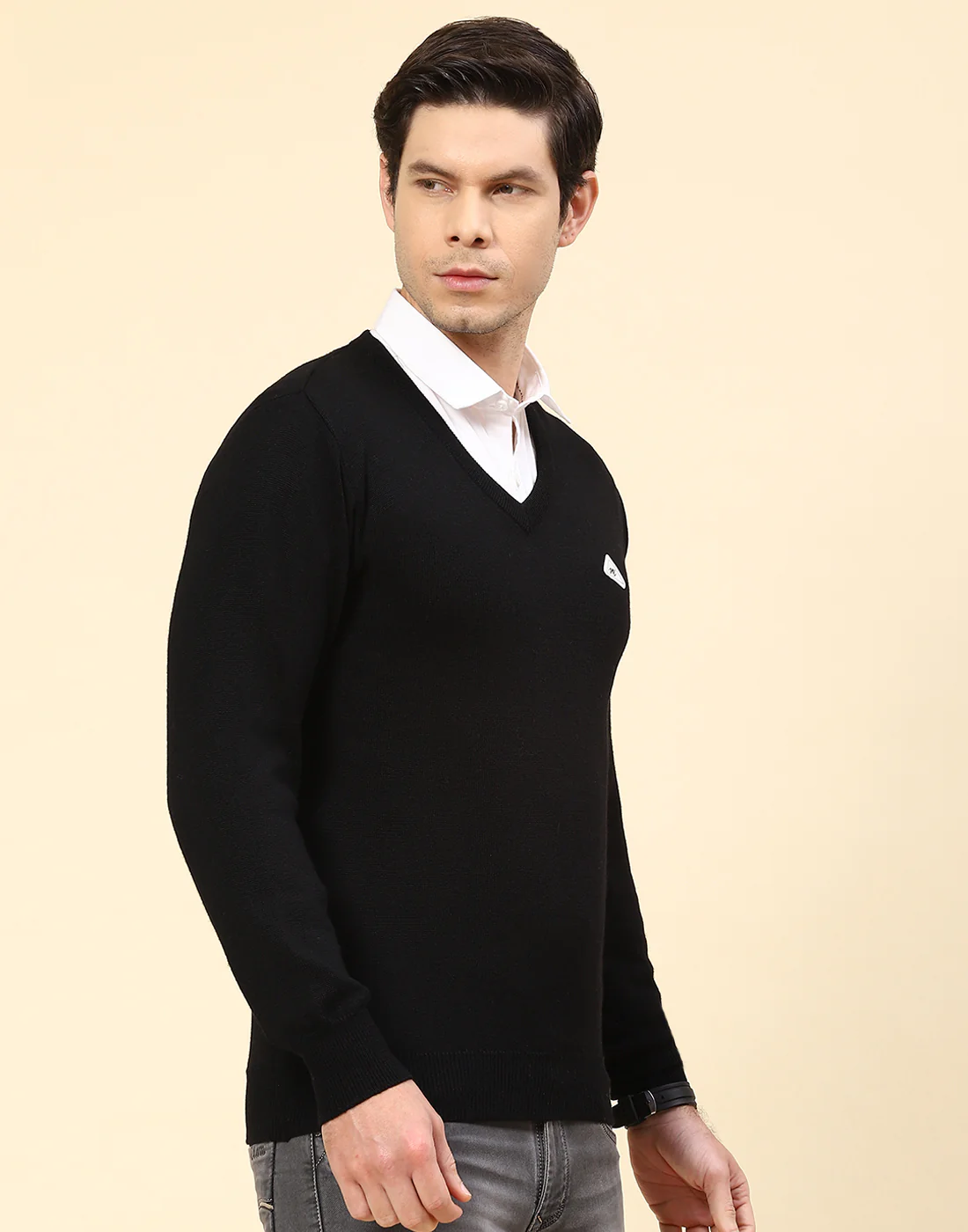 Men Black Solid V Neck Full Sleeve Pullover - Image 4