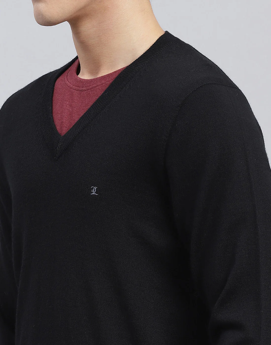 Men Black Solid V Neck Full Sleeve Pullover - Image 6