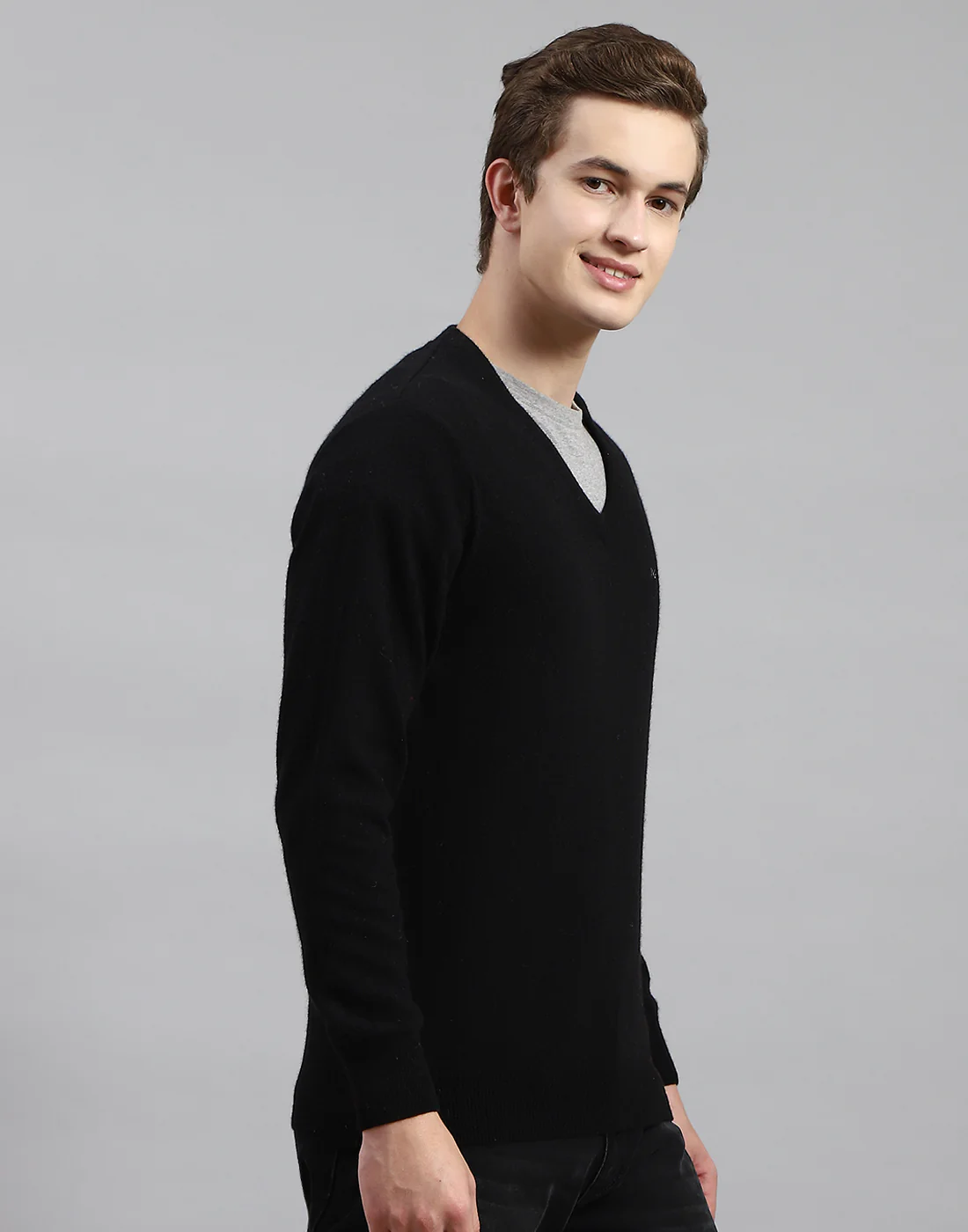 Men Black Solid V Neck Full Sleeve Pullover - Image 4