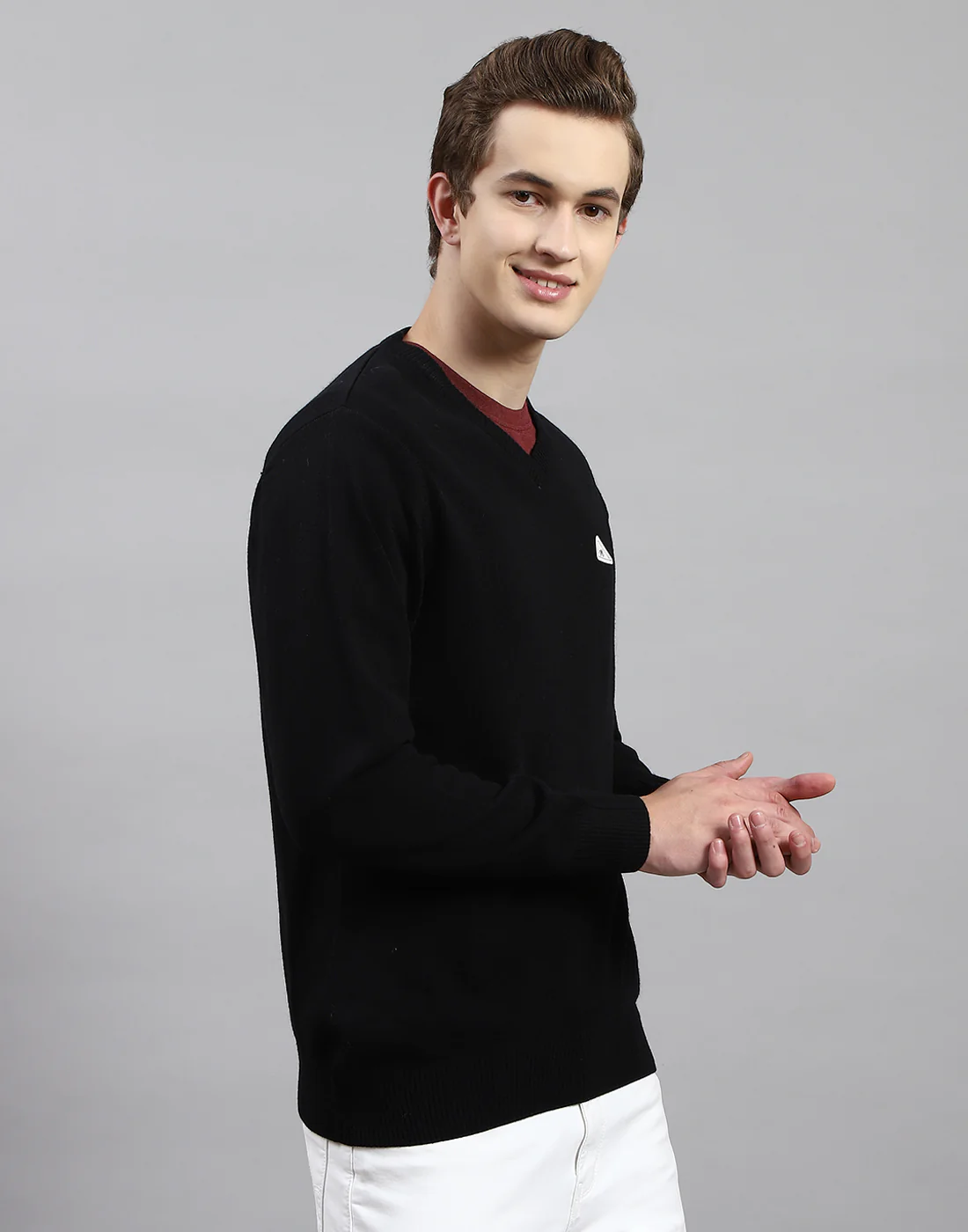 Men Black Solid V Neck Full Sleeve Pullover - Image 4