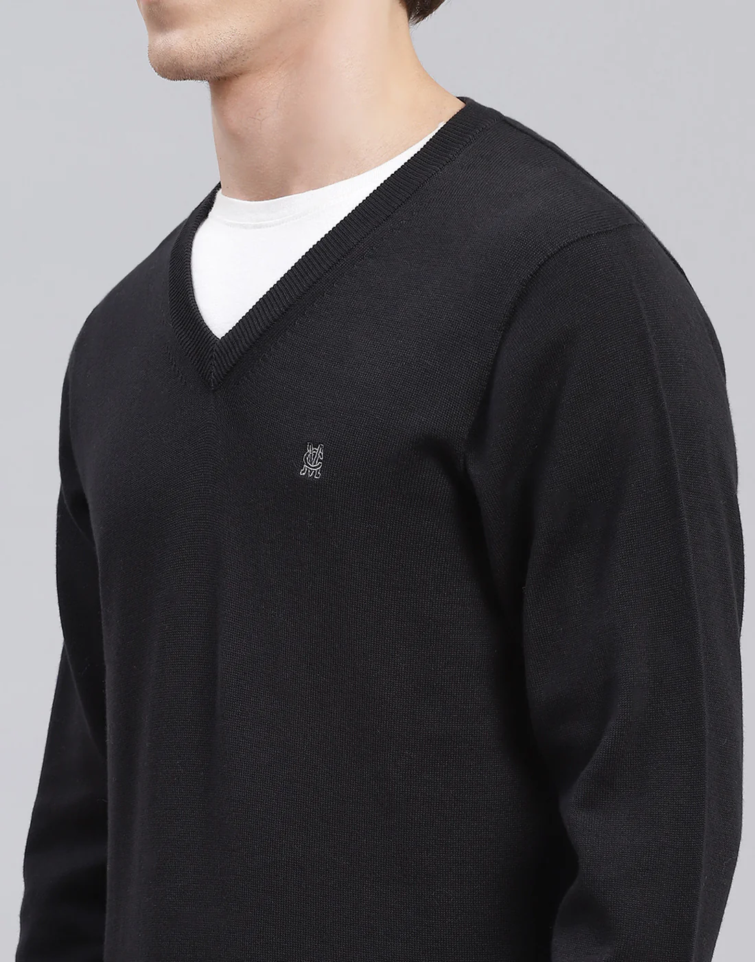 Men Black Solid V Neck Full Sleeve Pullover - Image 6