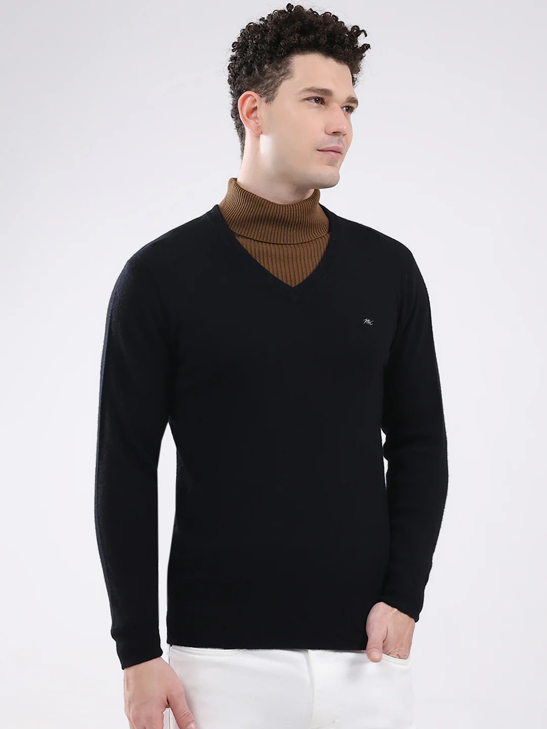 Men Black Solid V Neck Full Sleeve Pullover - Image 4