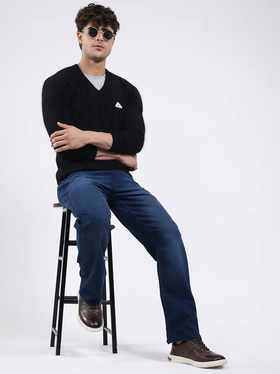 Men Black Solid V Neck Full Sleeve Pullover - Image 2