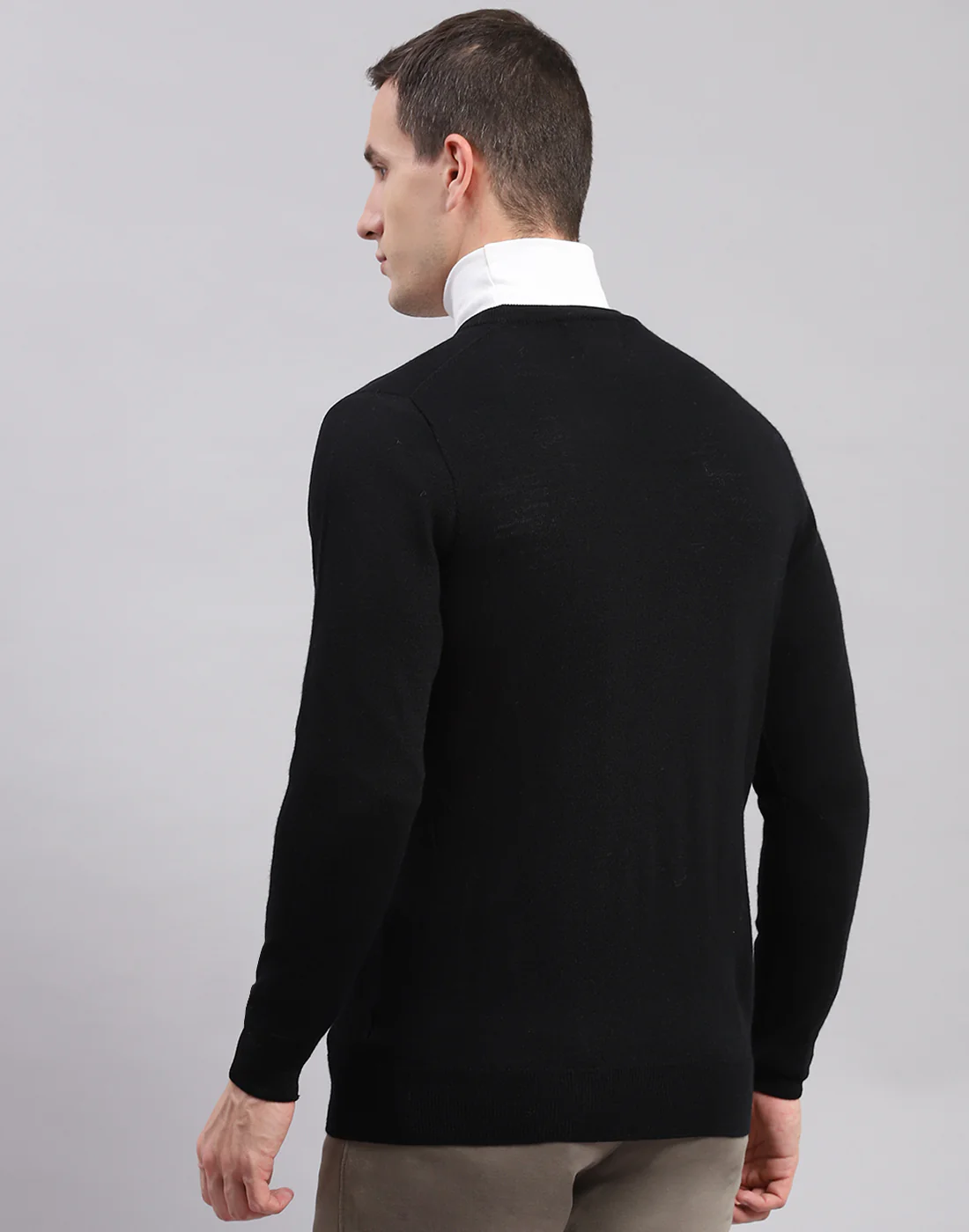 Men Black Solid V Neck Full Sleeve Sweaters/Pullovers - Image 4