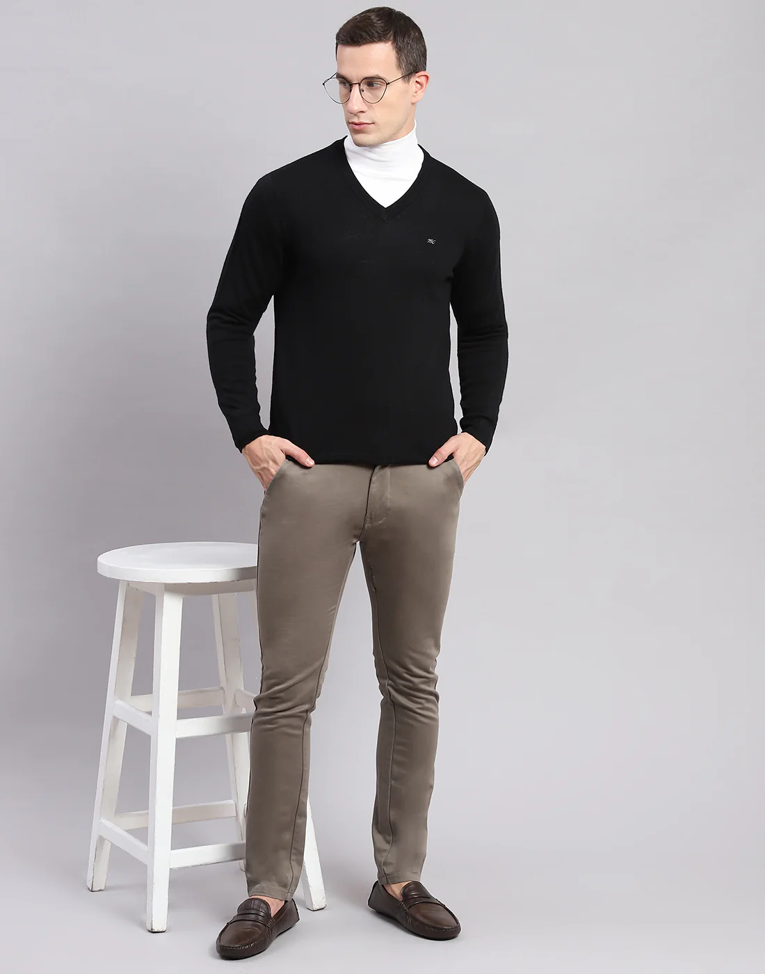 Men Black Solid V Neck Full Sleeve Sweaters/Pullovers - Image 5