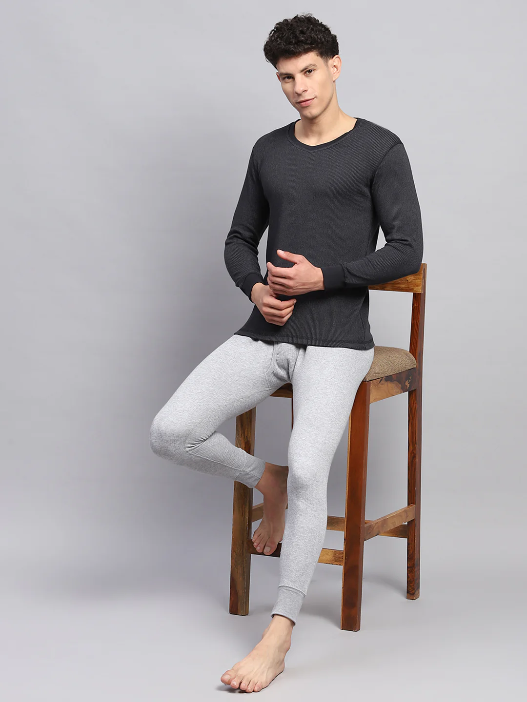 Men Black Solid V Neck Full Sleeve Thermal Vest - Image 2