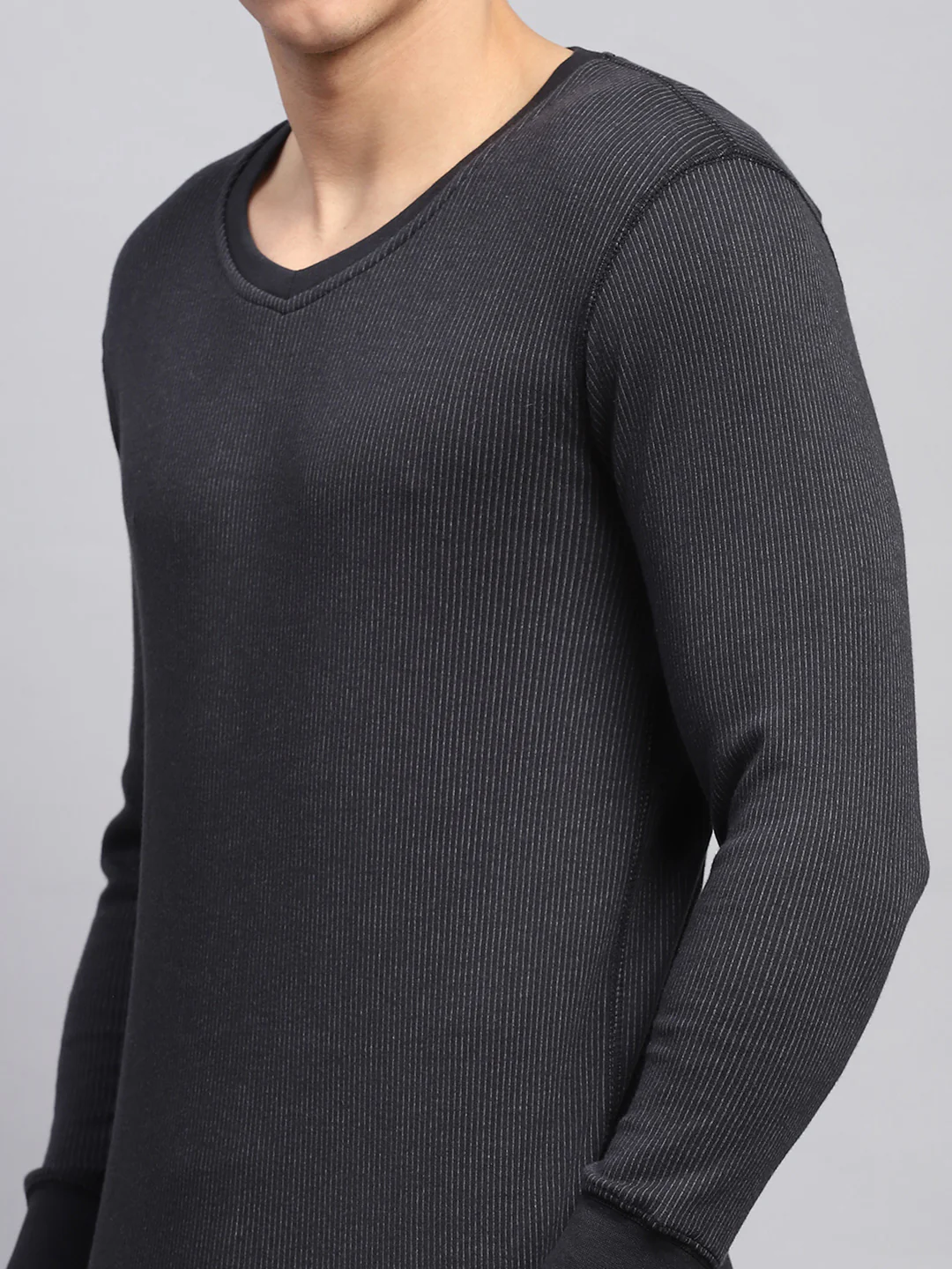 Men Black Solid V Neck Full Sleeve Thermal Vest - Image 6