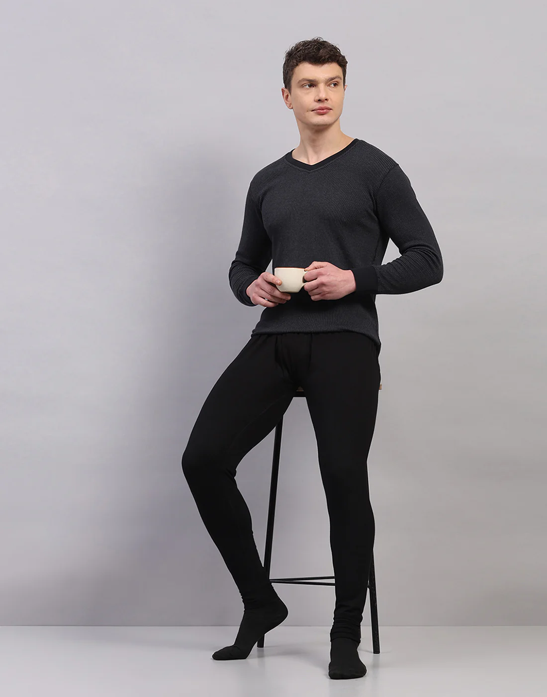 Men Black Solid V Neck Full Sleeve Thermal Vest - Image 5