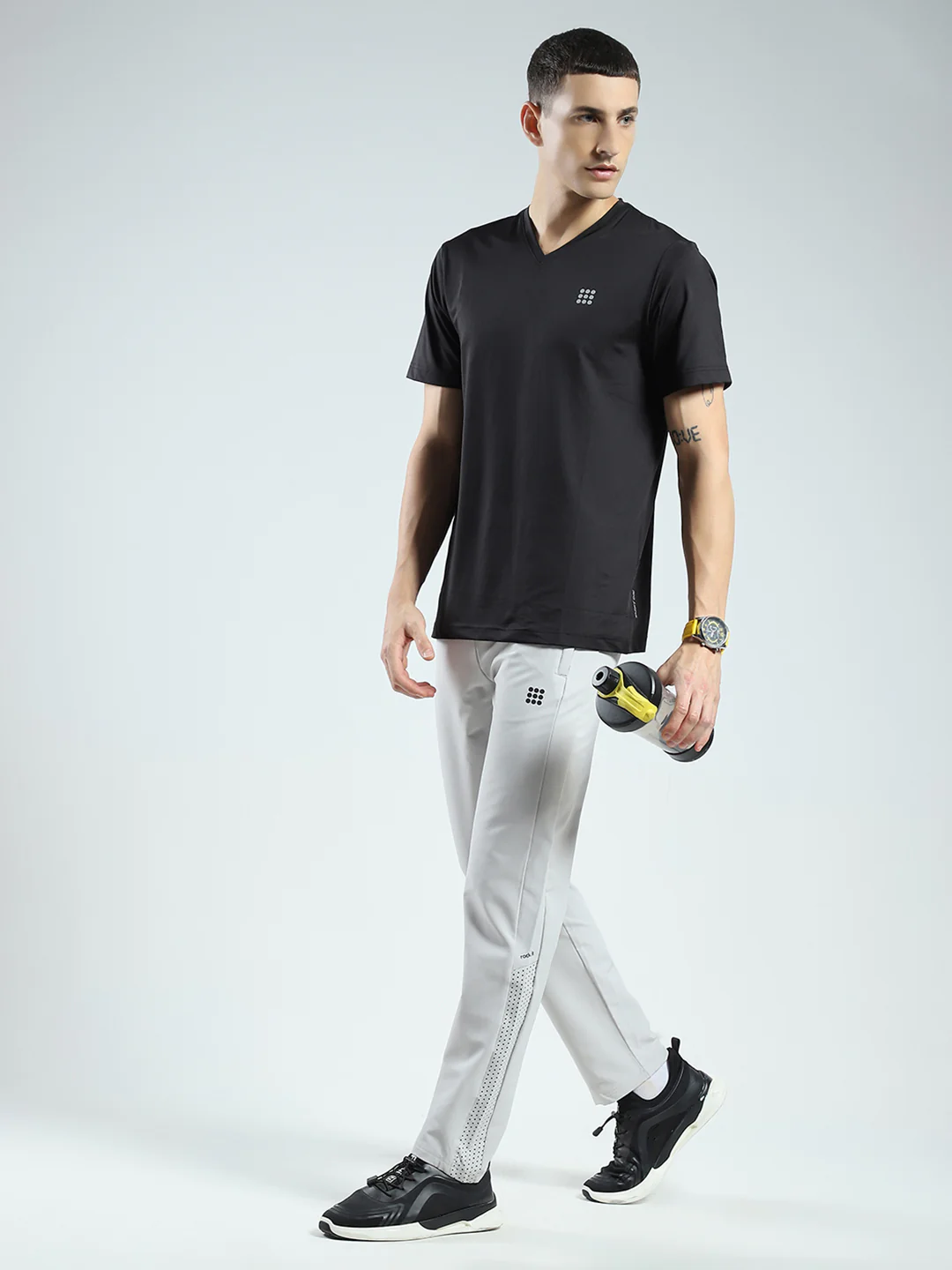 Rock.it Men Black Solid V Neck Half Sleeve T-Shirt - Image 2