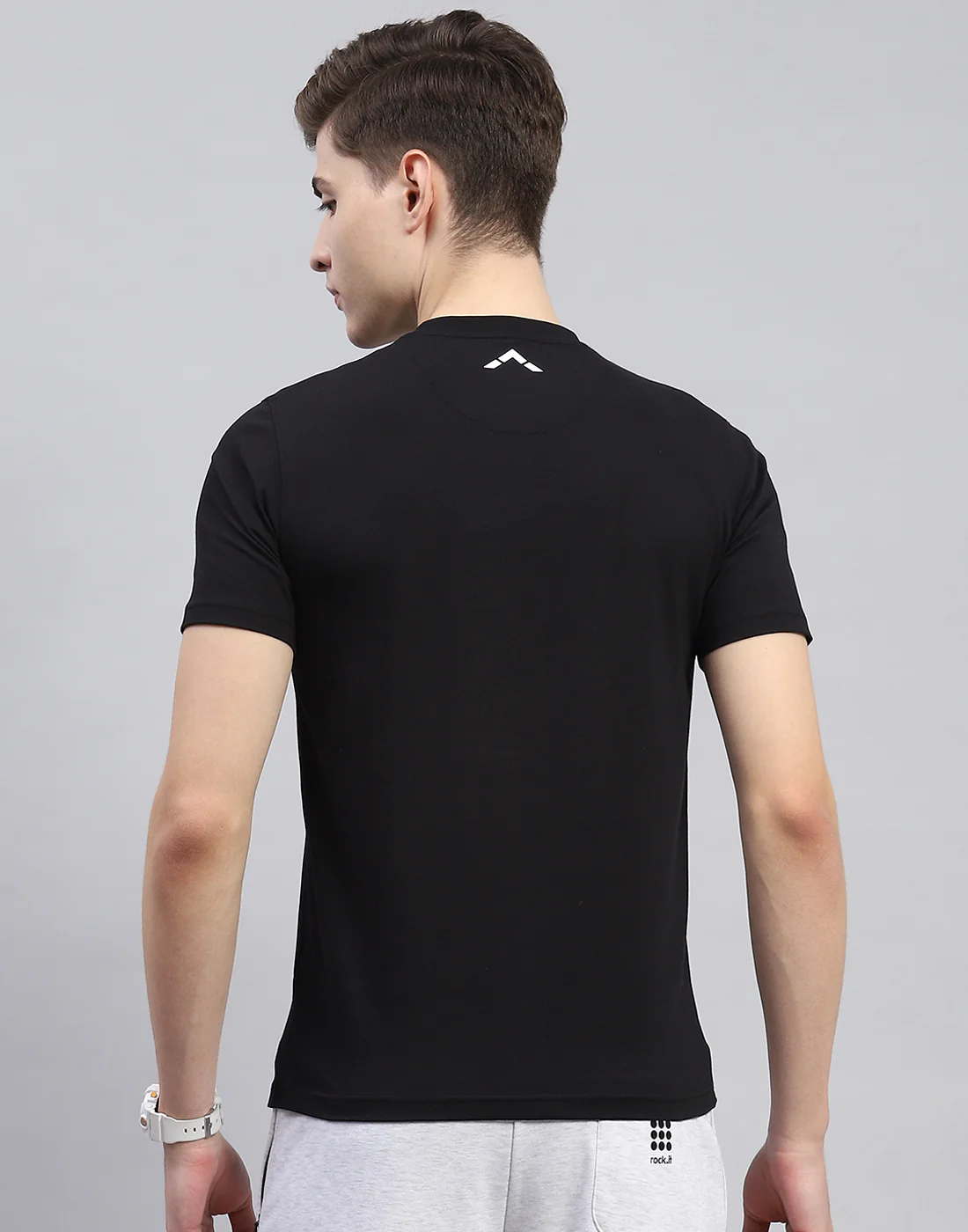 Rock.it Men Black Solid V Neck Half Sleeve T-Shirt - Image 5