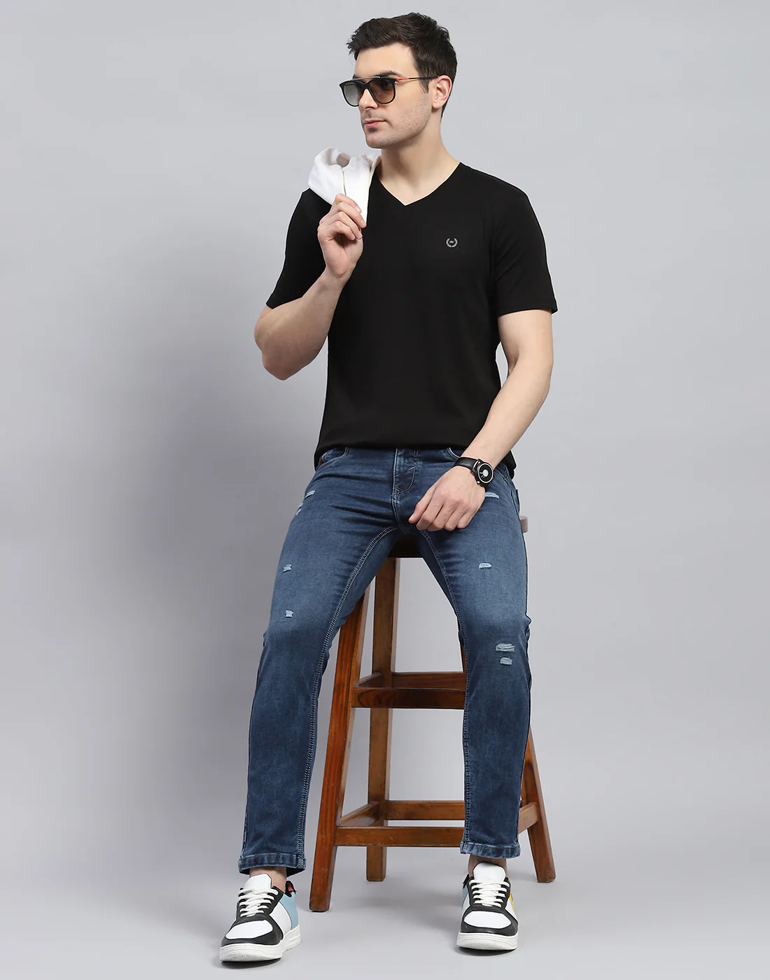 Men Black Solid V Neck Half Sleeve T-Shirt - Image 2