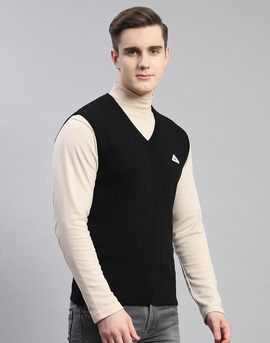 Men Black Solid V Neck Sleeveless Sweater - Image 5
