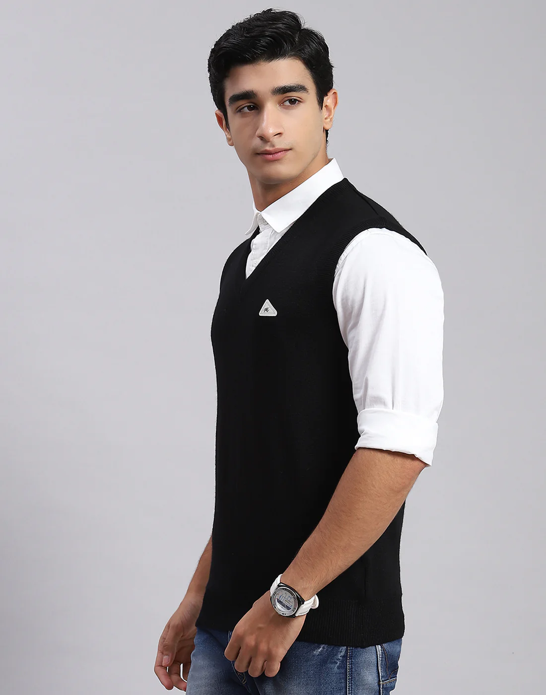 Men Black Solid V Neck Sleeveless Sweater - Image 4
