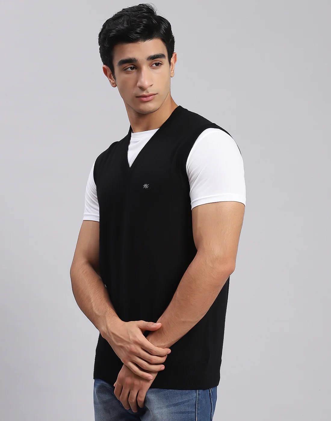 Men Black Solid V Neck Sleeveless Sweater - Image 2