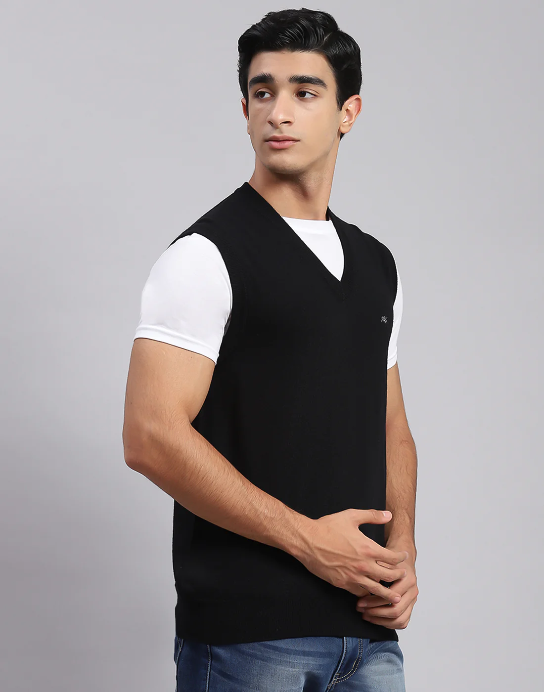 Men Black Solid V Neck Sleeveless Sweater - Image 3