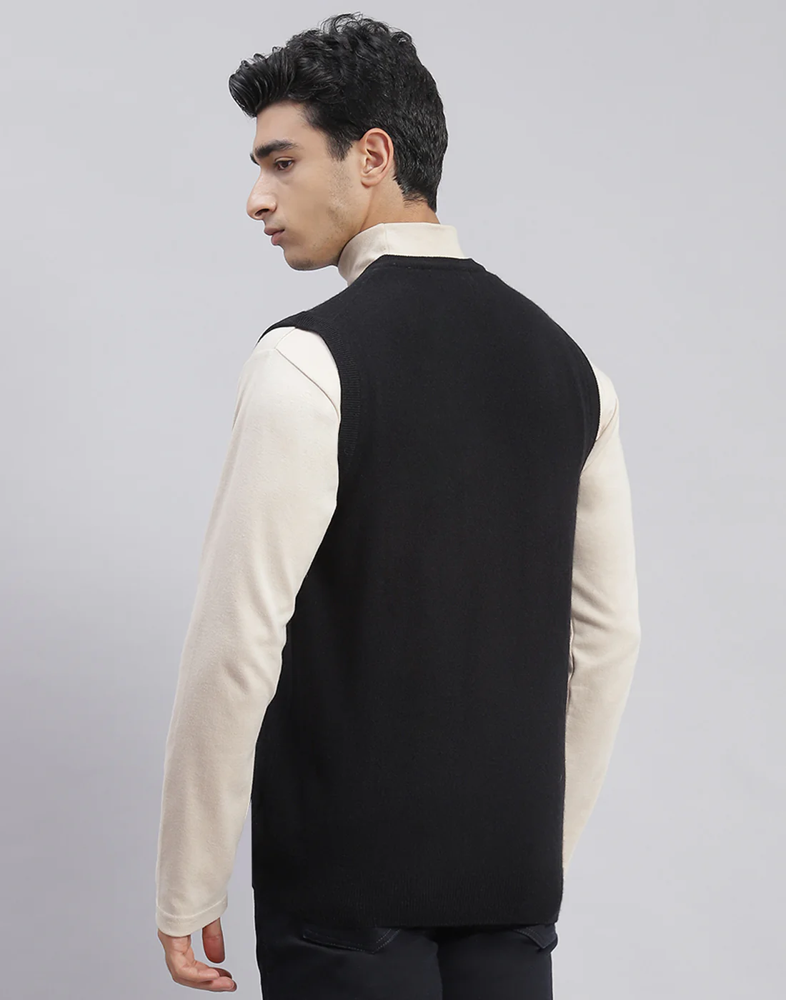 Men Black Solid V Neck Sleeveless Sweater - Image 5