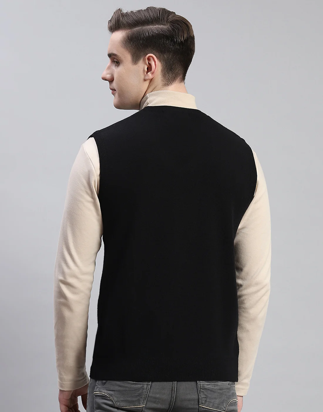 Men Black Solid V Neck Sleeveless Sweater - Image 5