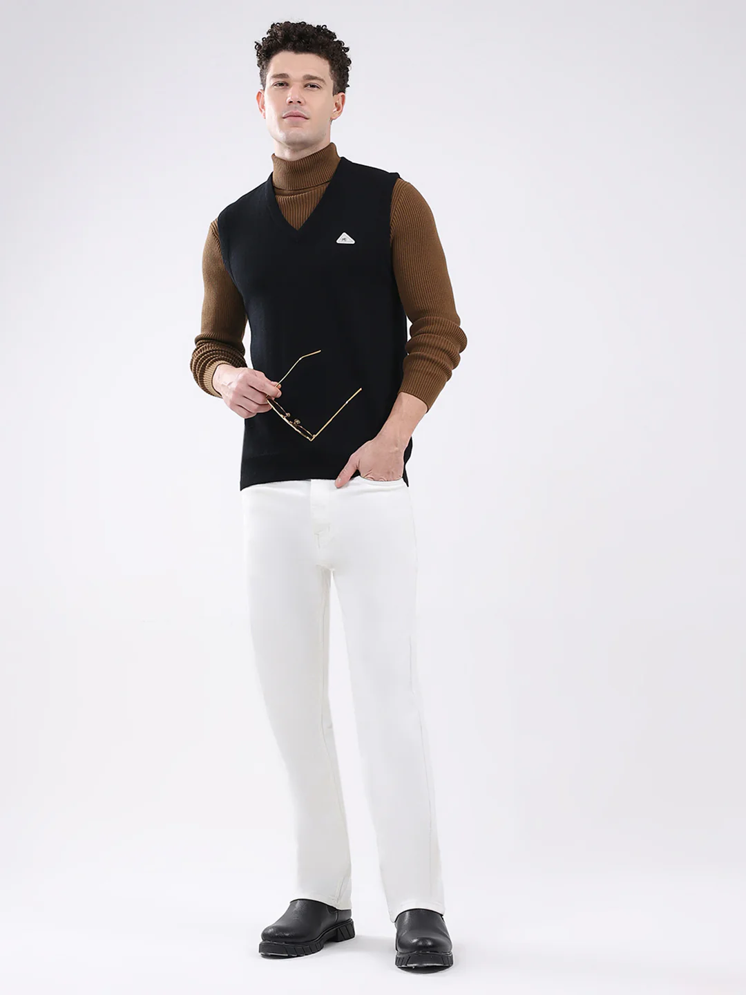 Men Black Solid V Neck Sleeveless Sweater - Image 2
