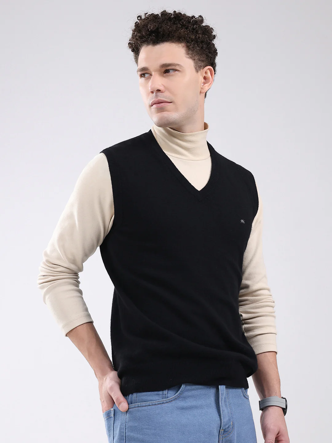 Men Black Solid V Neck Sleeveless Sweater - Image 4