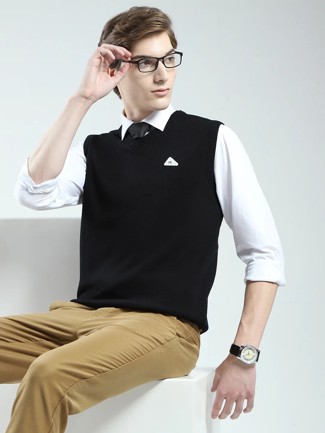 Men Black Solid V Neck Sleeveless Sweater - Image 6