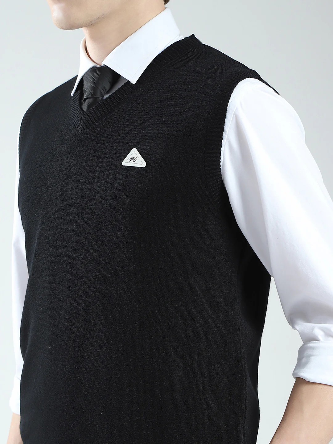 Men Black Solid V Neck Sleeveless Sweater - Image 7