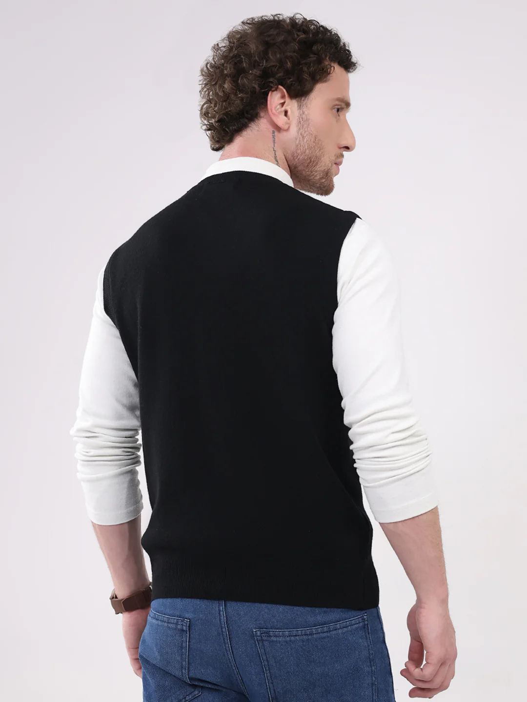 Men Black Solid V Neck Sleeveless Sweater - Image 5