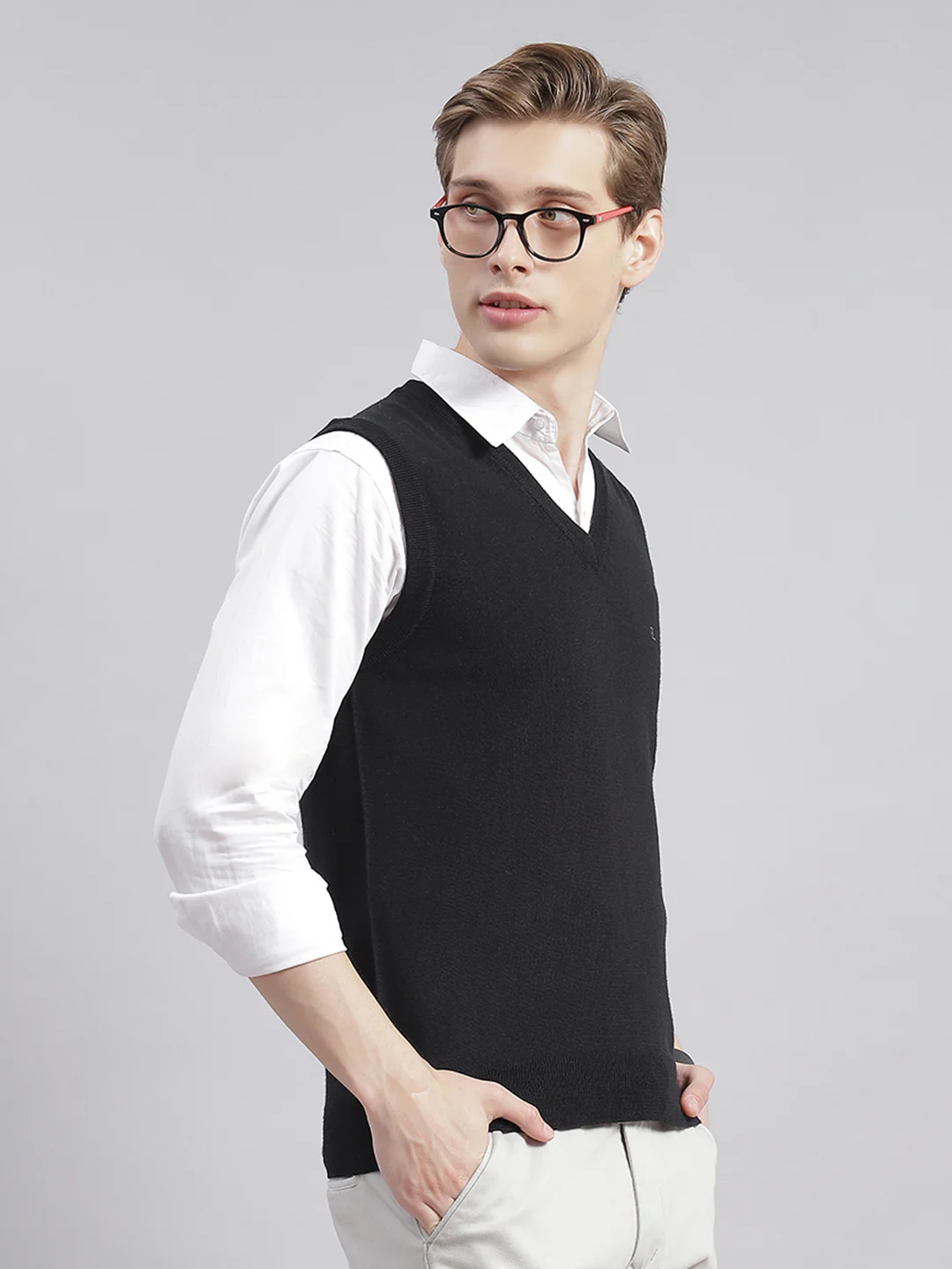 Men Black Solid V Neck Sleeveless Sweaters/Pullovers - Image 4