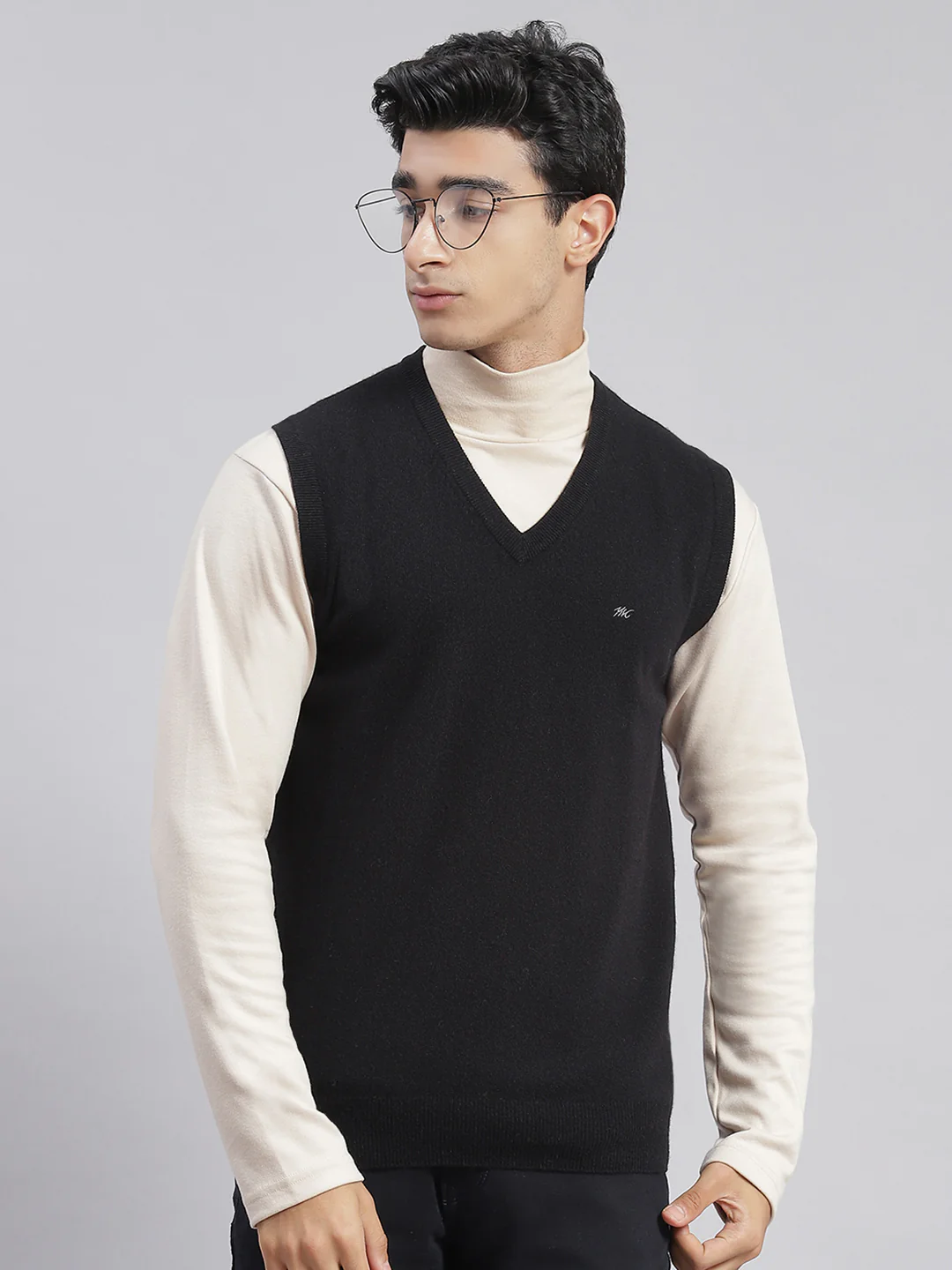 Men Black Solid V Neck Sleeveless Sweaters/Pullovers - Image 2