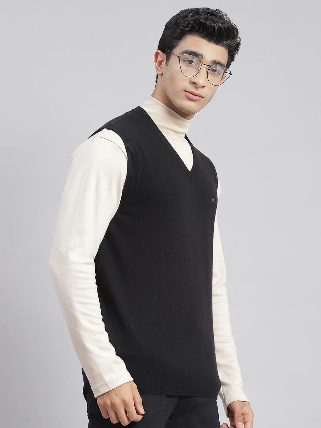 Men Black Solid V Neck Sleeveless Sweaters/Pullovers - Image 4
