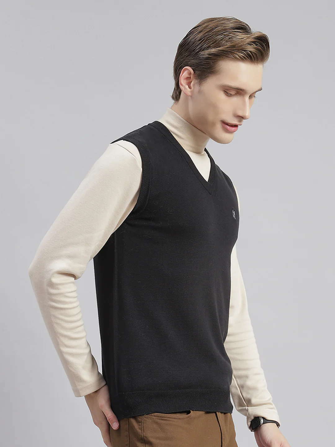 Men Black Solid V Neck Sleeveless Sweaters/Pullovers - Image 3