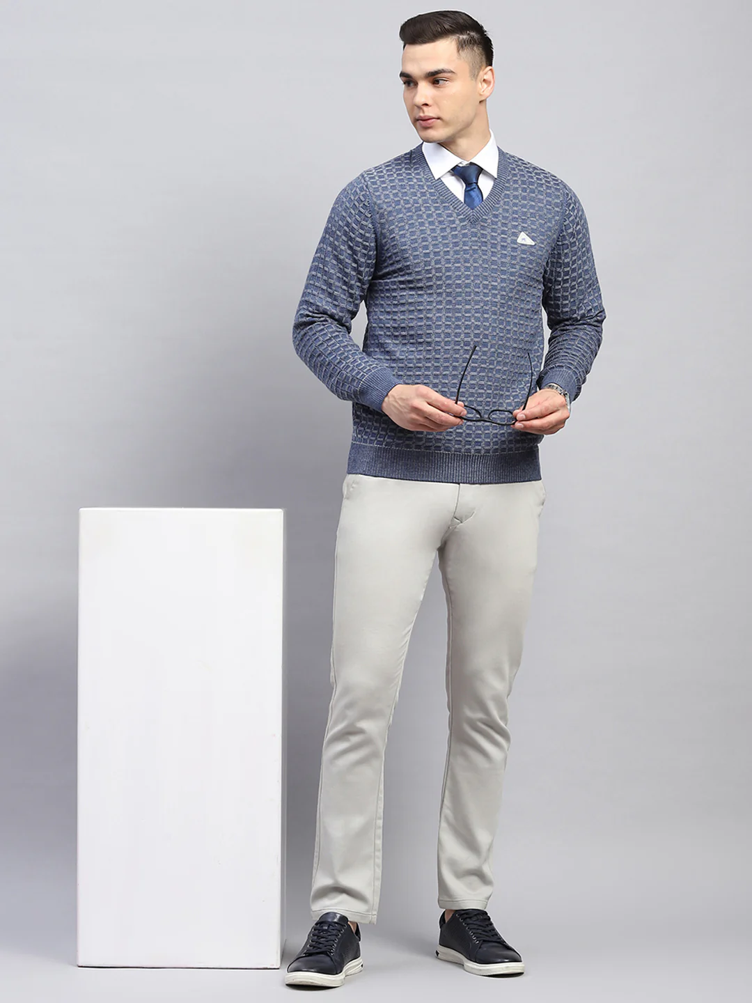 Men Blue Check V Neck Full Sleeve Pullover - Image 2