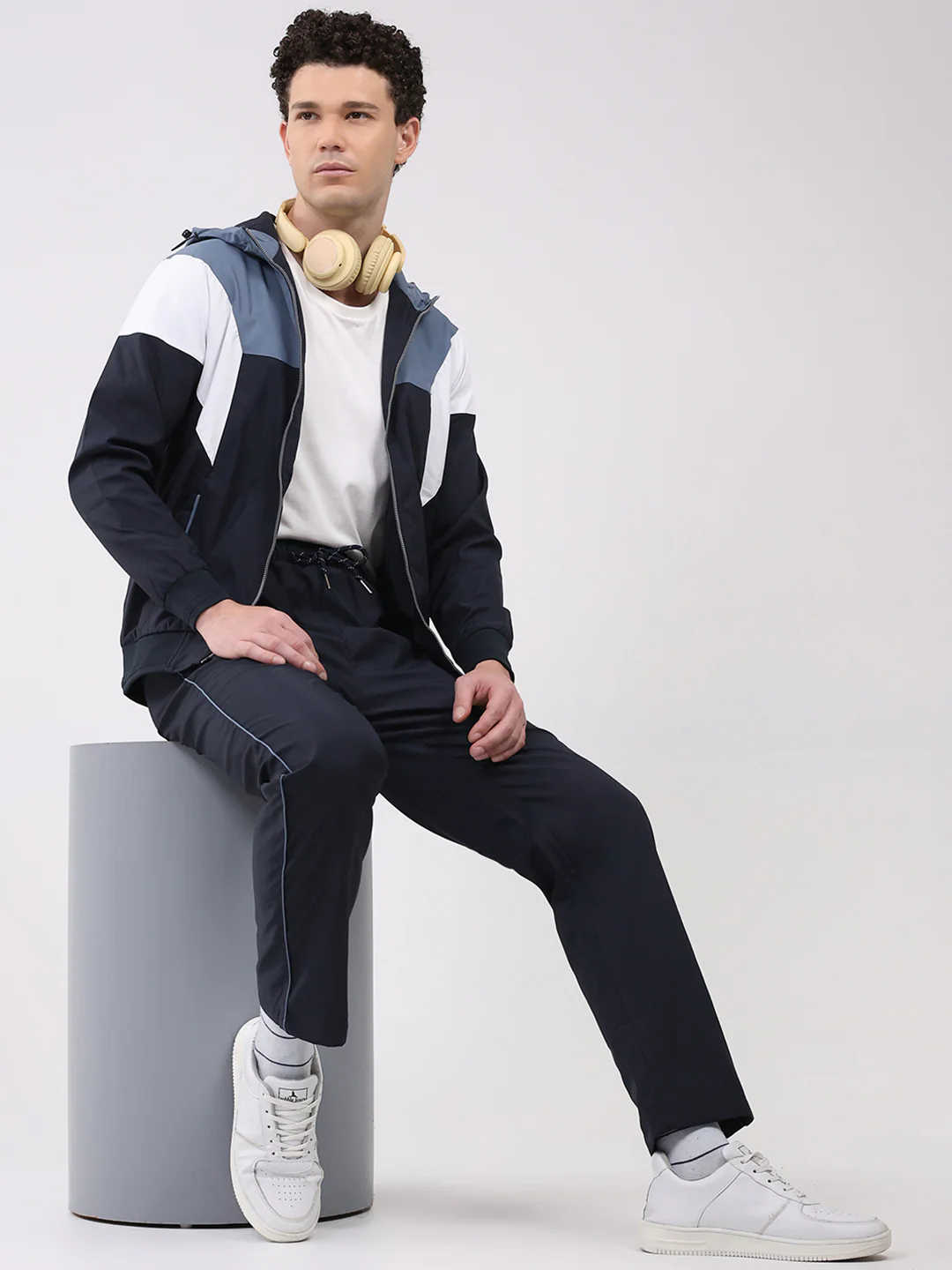 Men Blue Embroidered Round Neck Full Sleeve Winter Tracksuit - Image 2