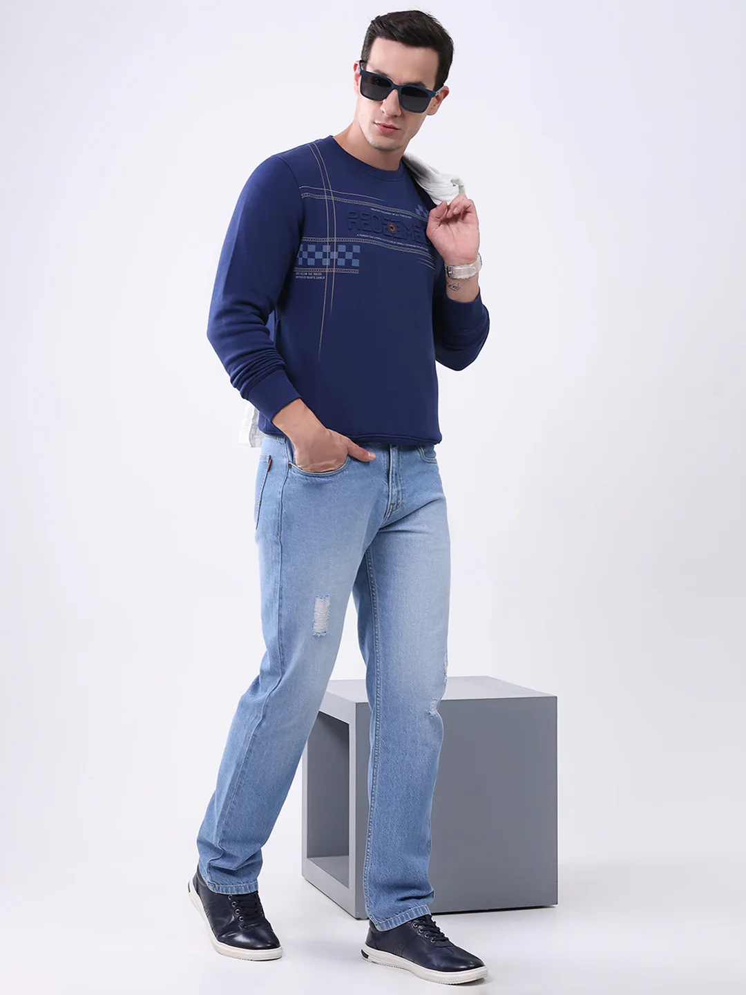 Men Blue Printed Round Neck Full Sleeve Sweatshirt - Image 2