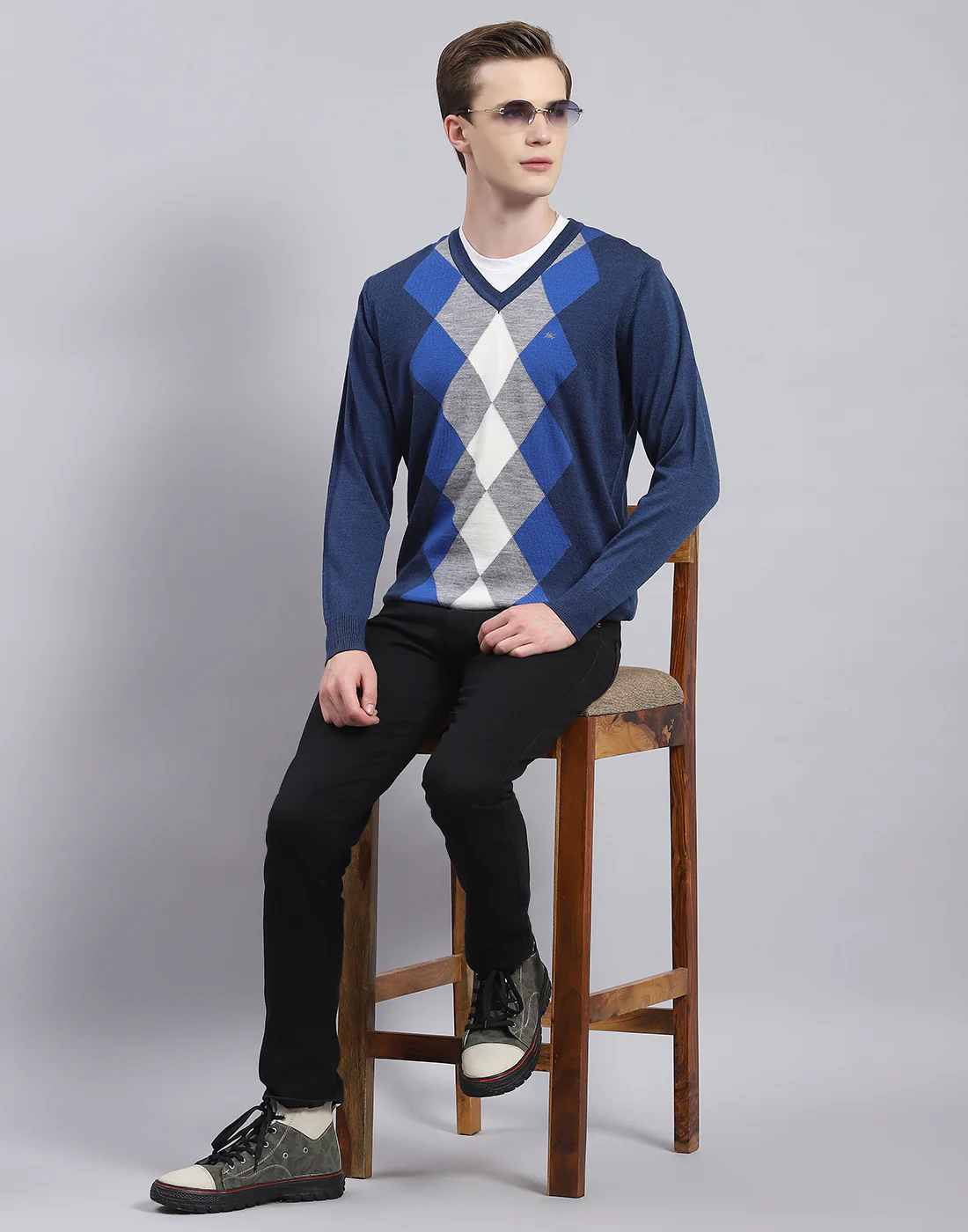 Men Blue Self Design V Neck Full Sleeve Sweater - Image 2