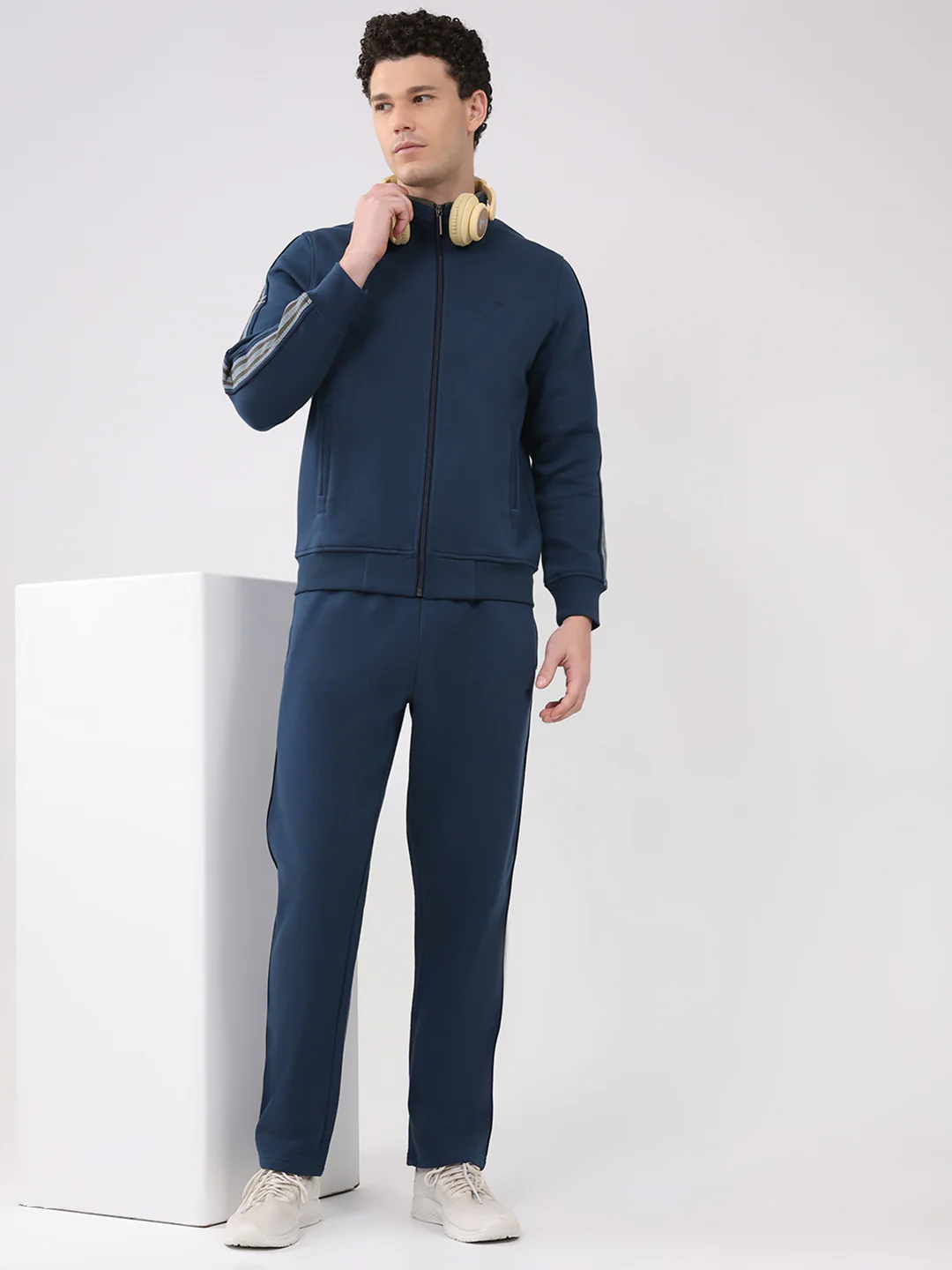 Men Blue Solid Collar Full Sleeve Winter Tracksuit - Image 2