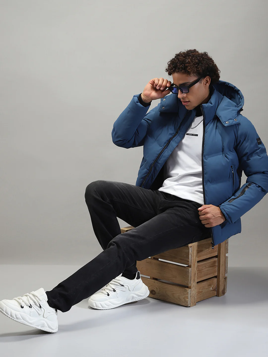 Men Blue Solid Hooded Full Sleeve Jacket - Image 2