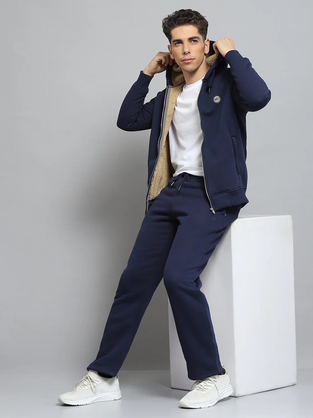 Men Blue Solid Hooded Full Sleeve Winter Tracksuit - Image 2