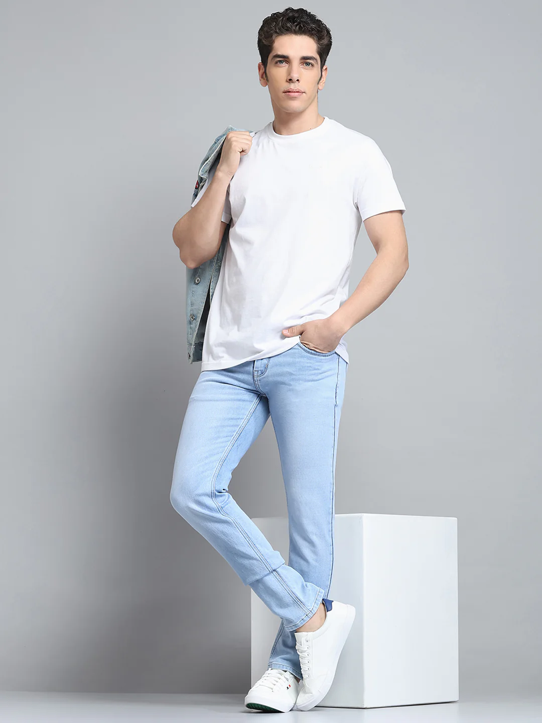 Men Blue Solid Narrow Fit Denim - Image 2