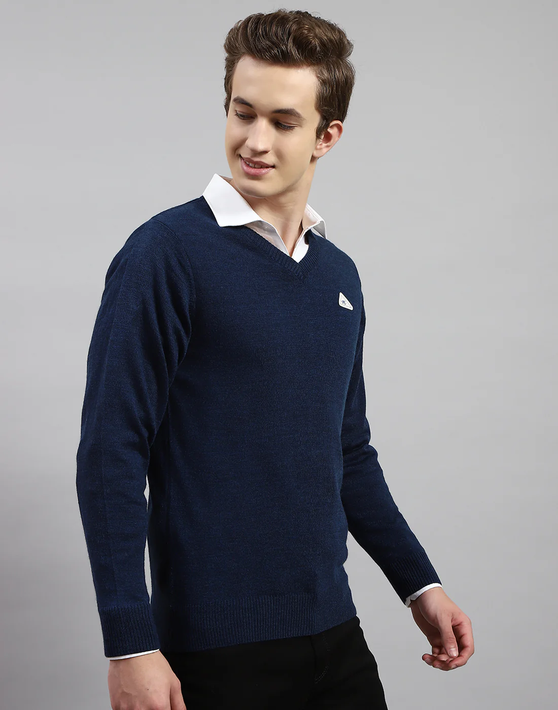 Men Blue Solid V Neck Full Sleeve Pullover - Image 4