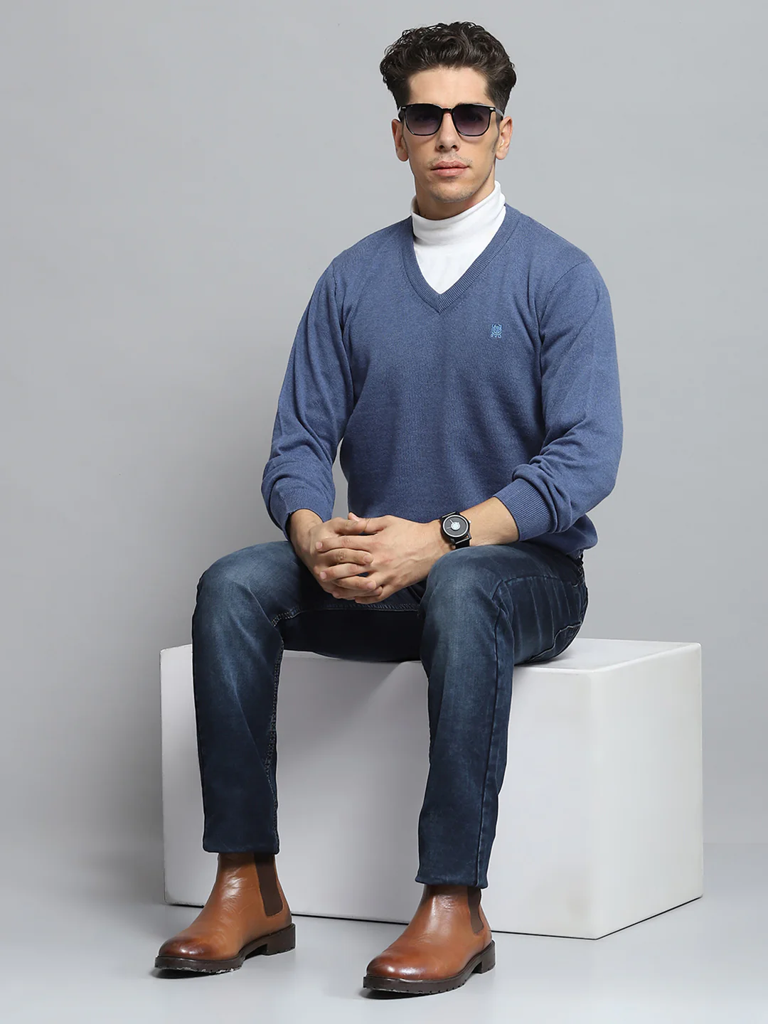 Men Blue Solid V Neck Full Sleeve Pullover - Image 2