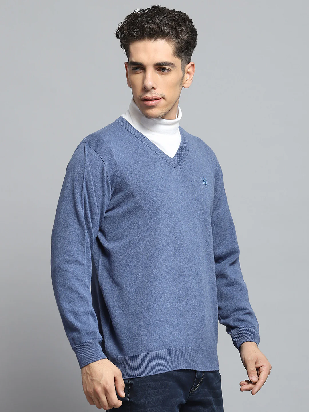 Men Blue Solid V Neck Full Sleeve Pullover - Image 4