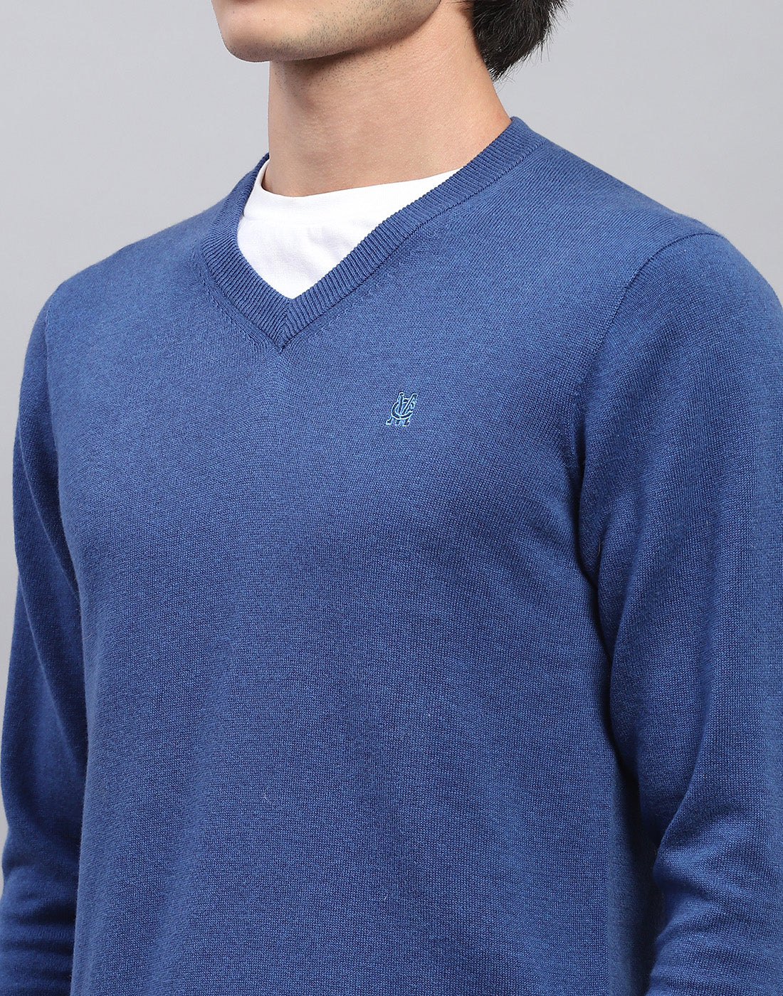 Men Blue Solid V Neck Full Sleeve Pullover - Image 6