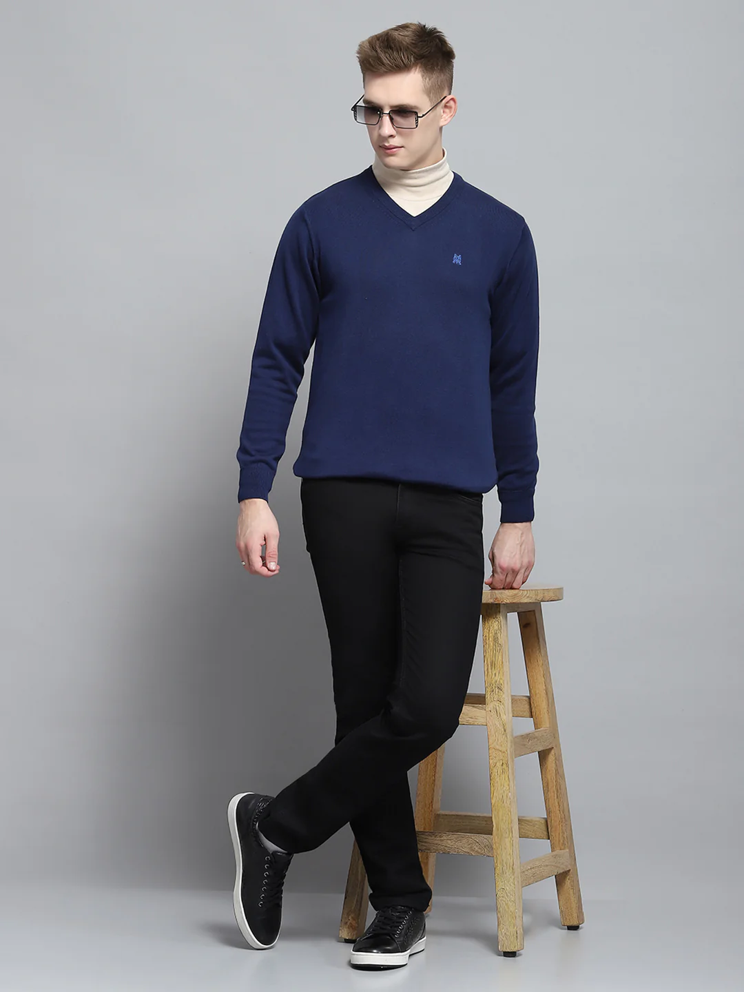 Men Blue Solid V Neck Full Sleeve Pullover - Image 2