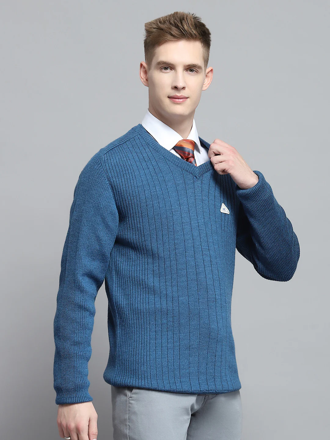 Men Blue Solid V Neck Full Sleeve Pullover - Image 4
