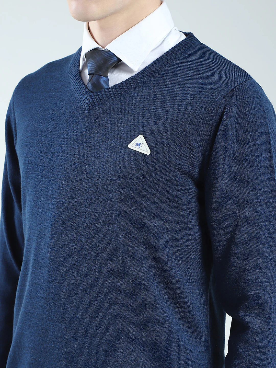 Men Blue Solid V Neck Full Sleeve Pullover - Image 7